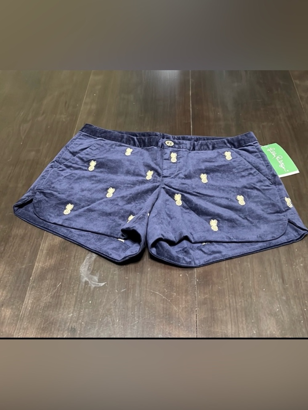 Lilly Pulitzer Adie Short Embroidered Pineapple - Picture 4 of 13